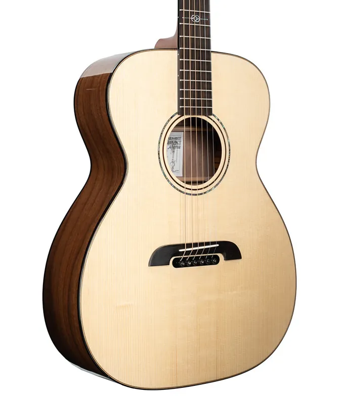 Alvarez Yairi NAMM FYM77 Reserve NAMM Demo Adirondack/ Walnut Acoustic Guitar | New New Arrival