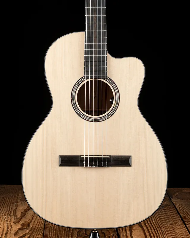 Martin 000C12-16E Nylon - Natural Hassle-Free Returns