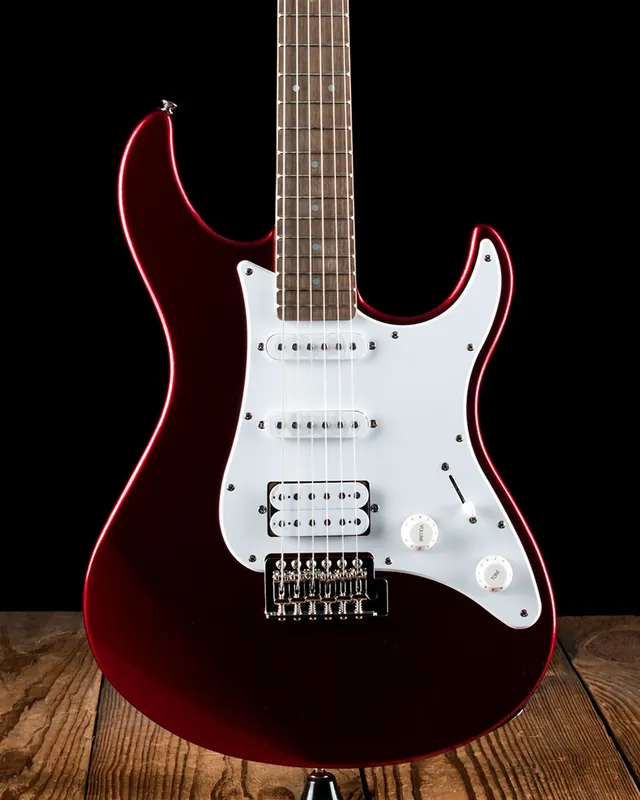 Sale Yamaha GigMaker Electric Guitar Package - Metallic Red
