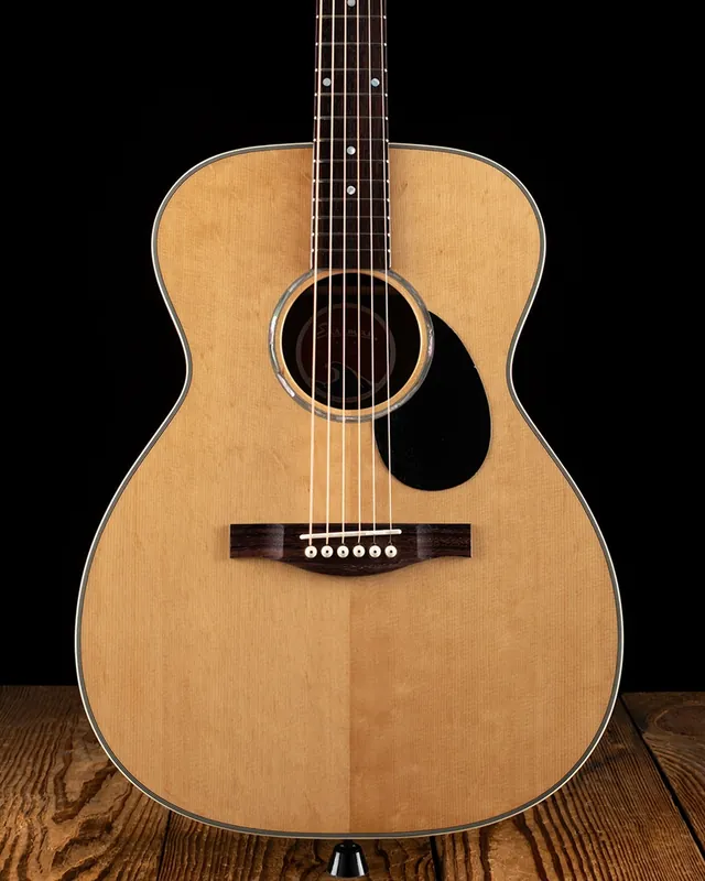 Eastman PCH2-OM - Natural Best Seller