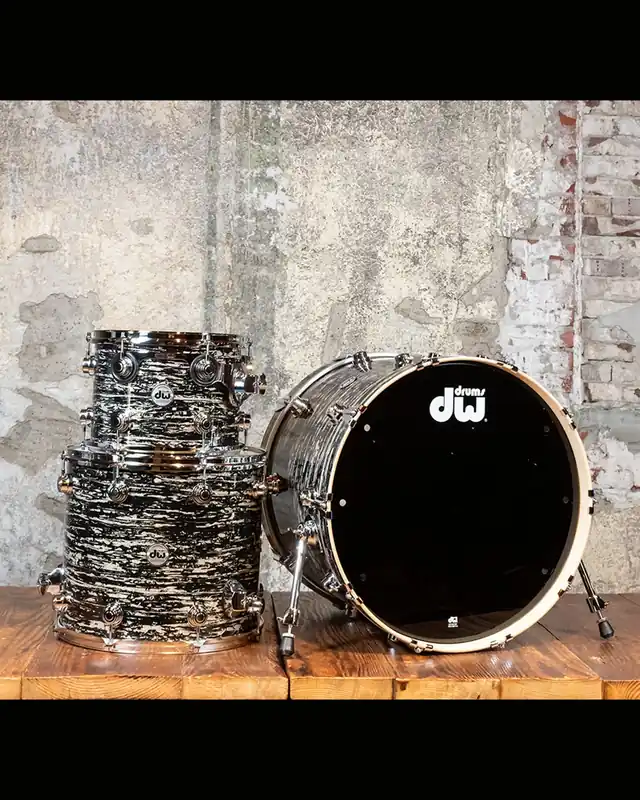 DW Collector's Series Maple SSC 4-Piece Drum Set - Black Oyster Glass Final Sale