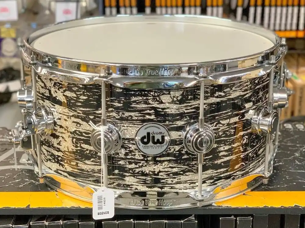 Fan Favorite DW Drums - Collector's Series Snare 6.5x14 Black Oyster Glass