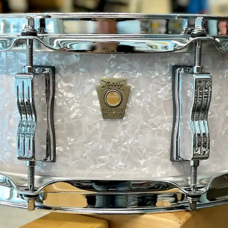 Clearance Ludwig - Classic Maple Snare 5X14 White Marine Pearl LS401XXOP