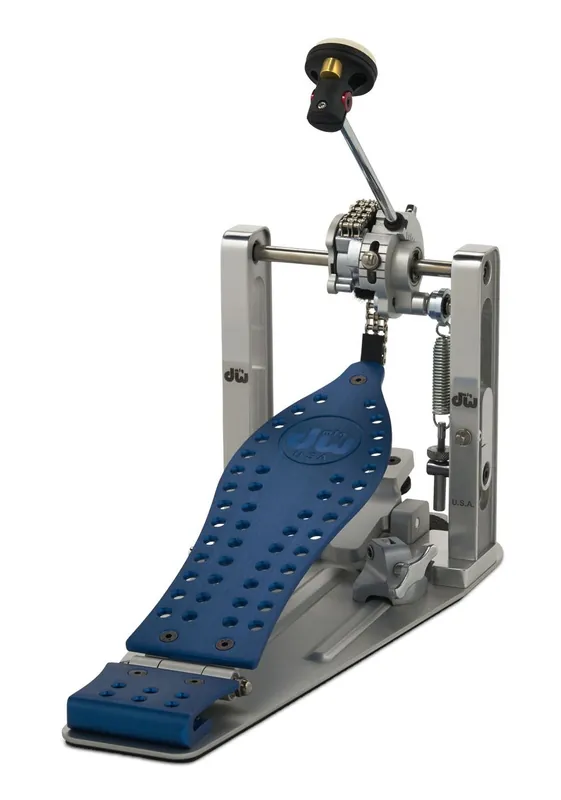 Discount DW drums - MCD Machined Chain Drive Single Bass Drum Pedal Blue DWCPMCDBL