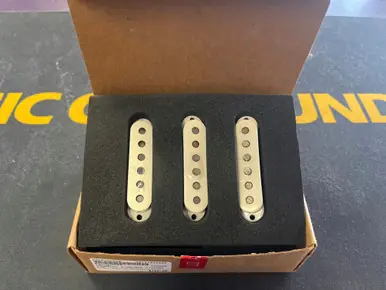 Clearance Used Fender AMERICAN STANDARD PICKUPS AND 5-WAY Accessories - Guitars