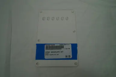 Used STRAT BACKPLATE WHT Accessories - Guitars Certified