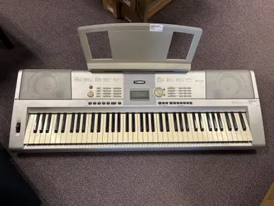 Modern Used Yamaha DGX-205 88-Key Keyboard 88-key
