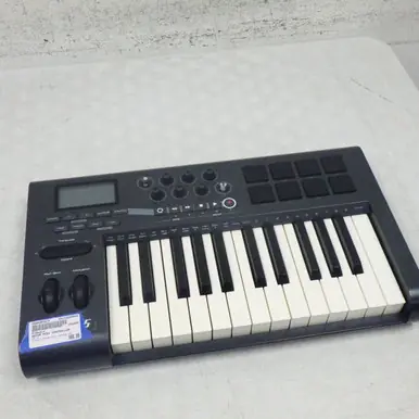 Used M-Audio AXIOM MIDI CONTROLLER 25-Key Controller 25-Key Viral