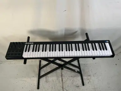 Holiday Sale Used Alesis V61 61-Key Controller 61-Key