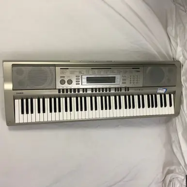 Editor’s Pick Used Casio WK-200 76-Key Keyboard 76-key