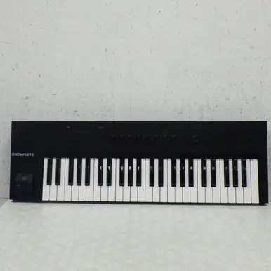Certified Used Native Instruments KOMPLETE KONTROL A49 49-Key Controller 49-Key
