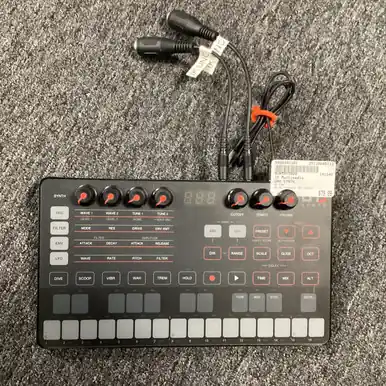 Used IK Multimedia UNO SYNTH Compact Synthesizer Compact Modern