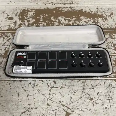 Used Akai LPD8 W/ CASE Pad Controller Pad Editor’s Pick