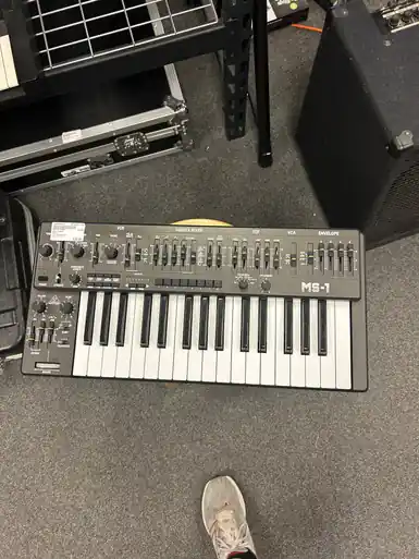 Used Behringer MS-1 25-Key Synthesizer 25-Key Genuine