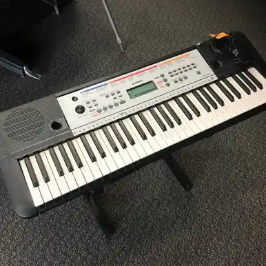 Mega Sale Used Yamaha YPT-260 61-Key Keyboard 61-Key