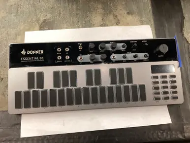 Used DONNER ESSENTIAL B1 Compact Synthesizer Compact Grab Now
