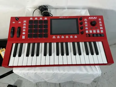 Used Akai MPC KEY 37 Compact Synthesizer Compact Holiday Sale