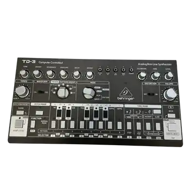 Professional Grade Used Behringer TD-3 BASS LINE SYNTH Modular Synthesizer Rackmount