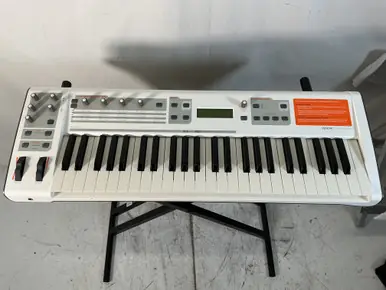 Modern Used M-Audio VENOM 49-Key Synthesizer 49-Key
