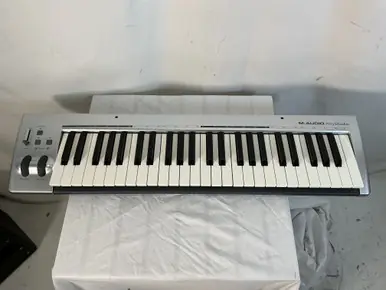 Used M-Audio KEYSTUDIO 49-Key Keyboard 49-Key Warranty Included