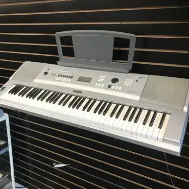 Used Yamaha DGX-230 76-Key Keyboard 76-key Wholesale