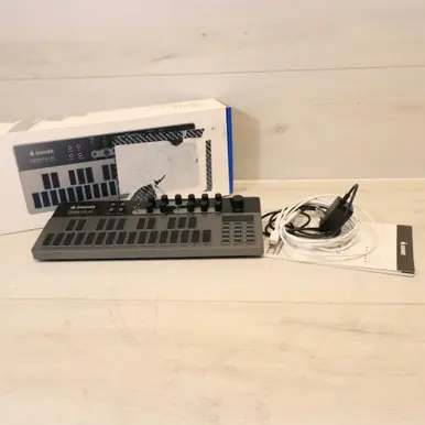 Used DONNER ESSENTIAL B1 Compact Synthesizer Compact Seasonal Sale