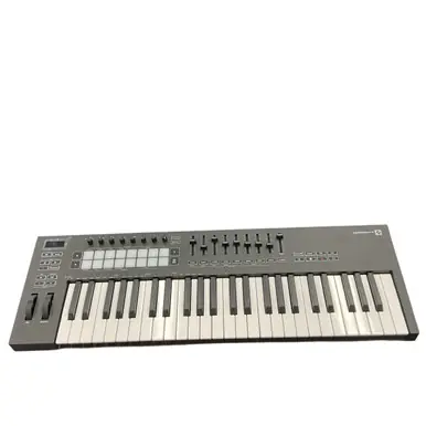 Best Seller Used Novation LAUNCHKEY 49 MKIII 49-Key Controller 49-Key