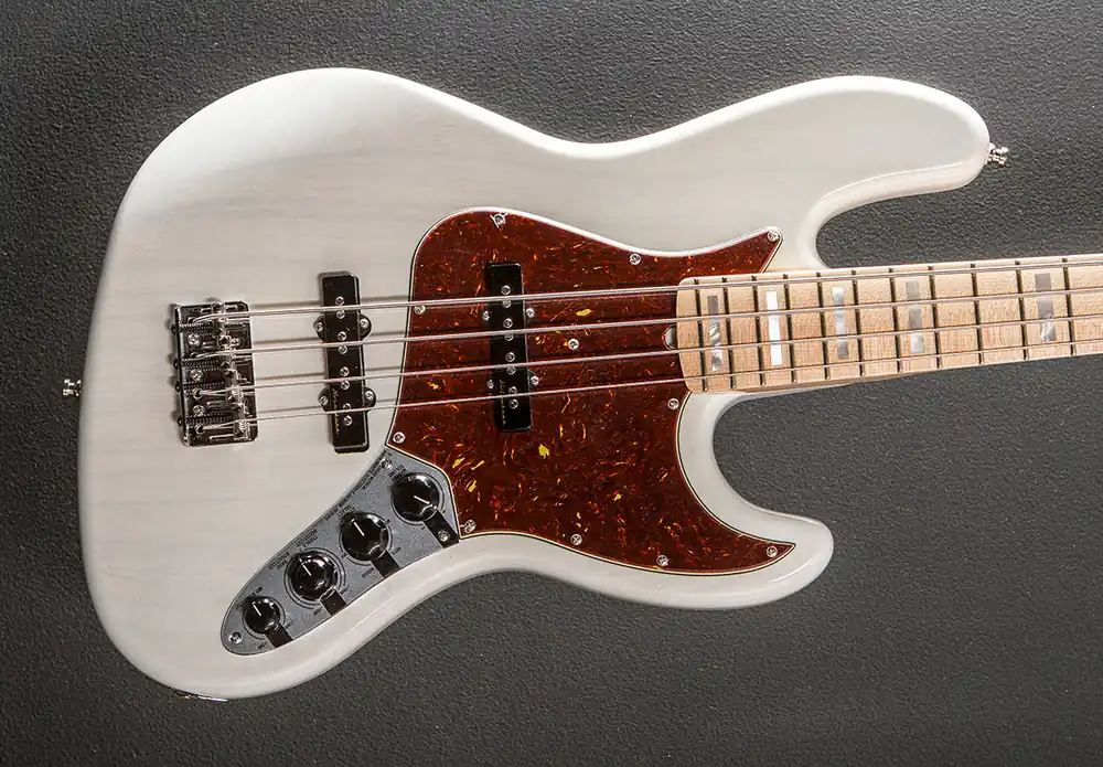 Used Custom Classic Jazz Bass '24– Dave's Guitar Shop Editor’s Pick
