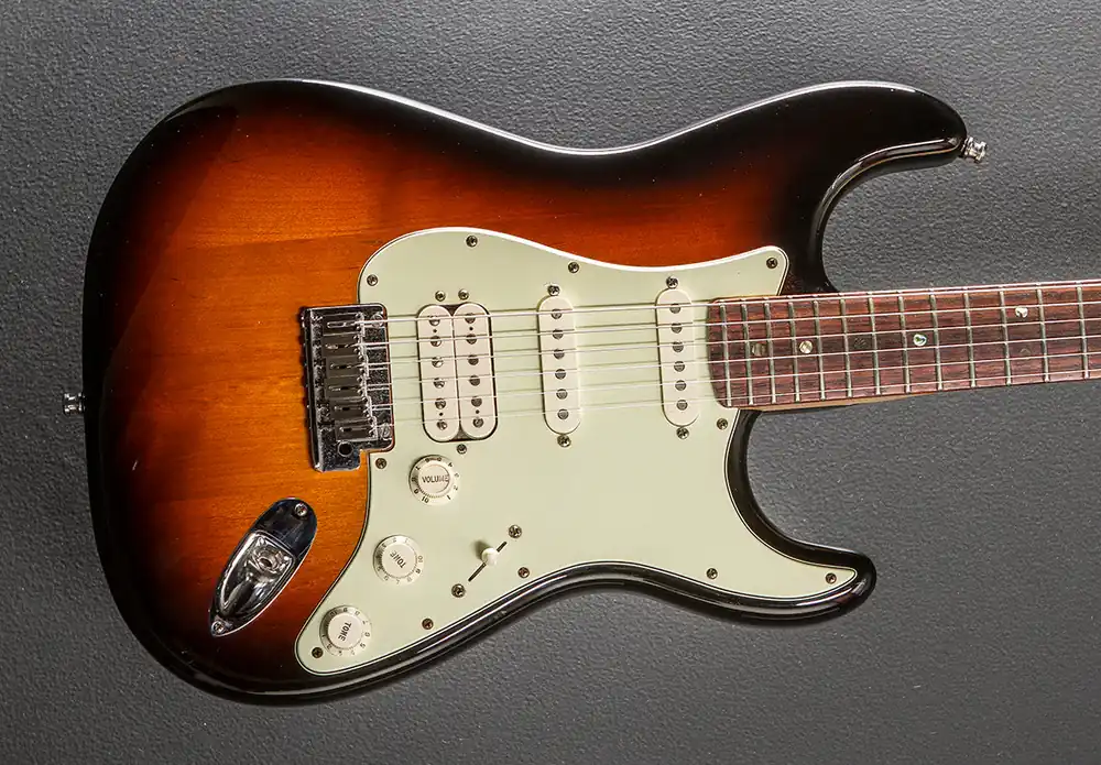 New Arrival Used American Deluxe HSS Strat '07– Dave's Guitar Shop
