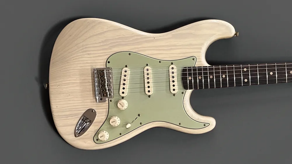 1960 Journeyman Relic Strat– Dave's Guitar Shop Hassle-Free Returns