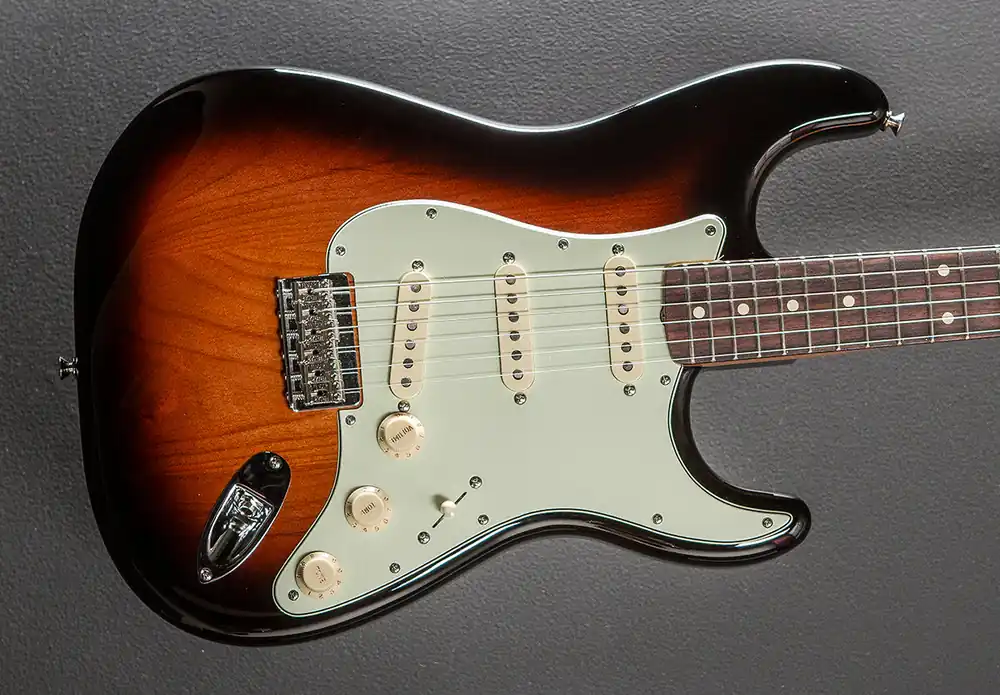 Robert Cray Stratocaster - 3 Color Sunburst– Dave's Guitar Shop Worldwide Shipping