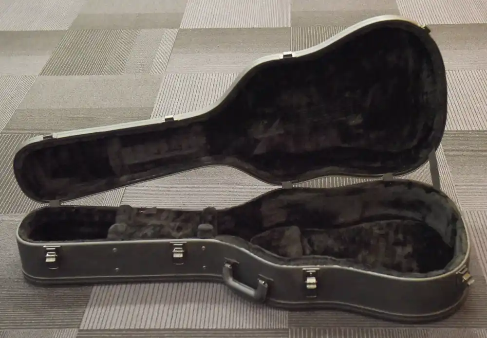 Sale J-45 Modern Case - Black, Recent– Dave's Guitar Shop