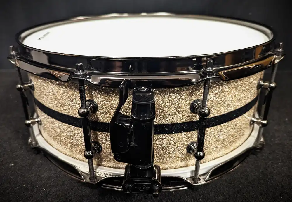 Exclusive White Glass Glitter Snare– Dave's Guitar Shop