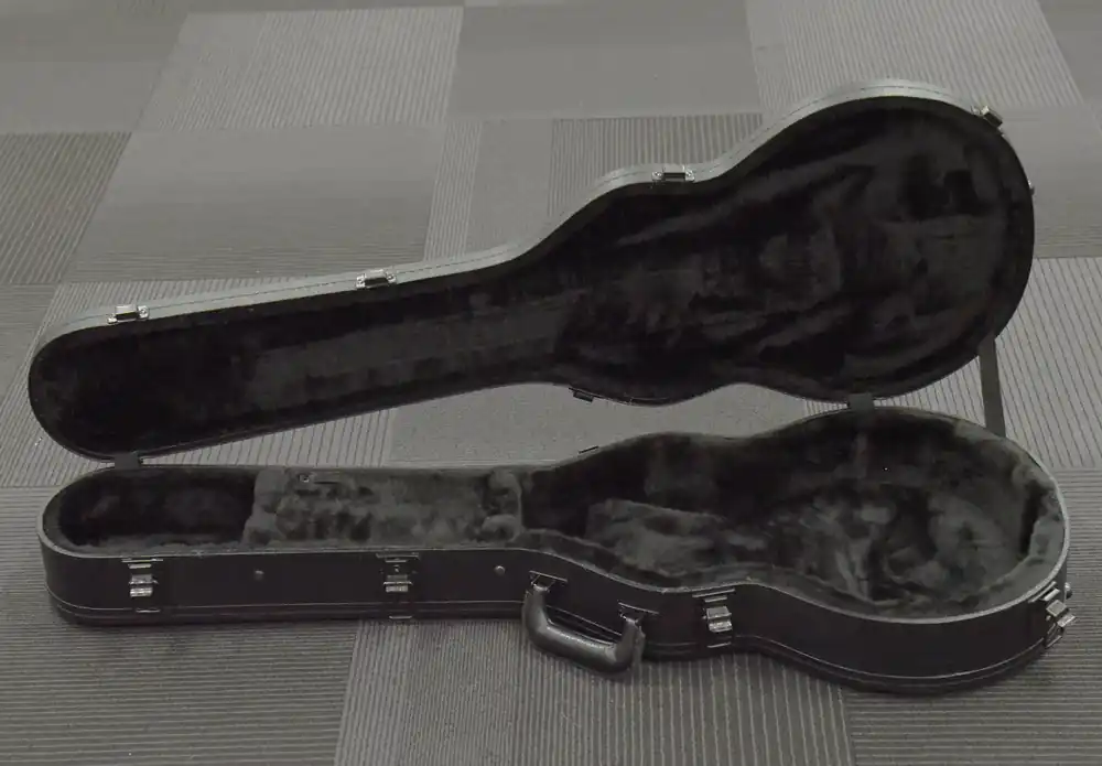 Limited Offer Les Paul Case - Black, Recent– Dave's Guitar Shop