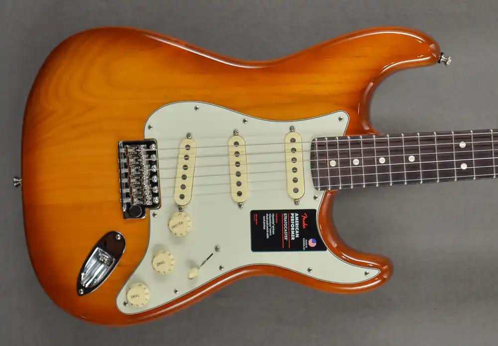 American Performer Stratocaster – Honey Burst w/Rosewood Fingerboard– Dave's Guitar Shop Trending